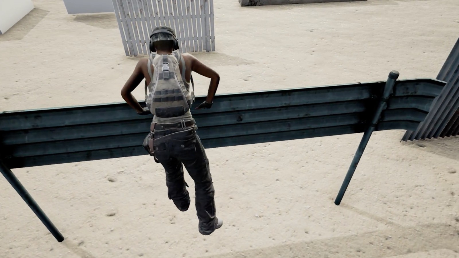 ​绝地求生怎么爬高墙